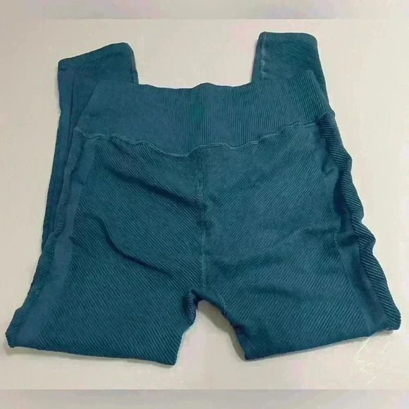 Free People Movement Free Throw Leggings Coastline Blue Medium NWOT - Picture 4 of 7